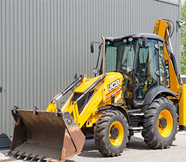 Услуги экскаватора-погрузчика в Москве